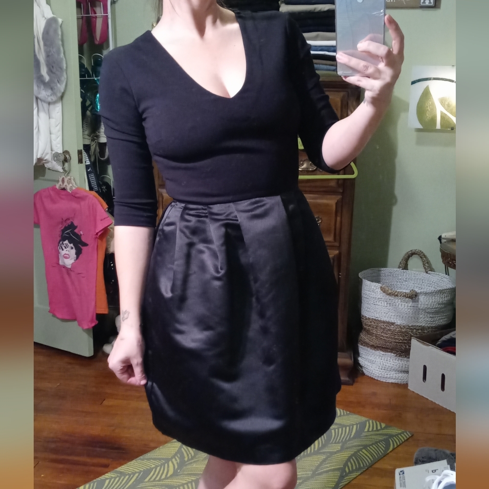 Women's Jucca Black Satin Hip Pocket Semi Sleeve V Neck Dress 6